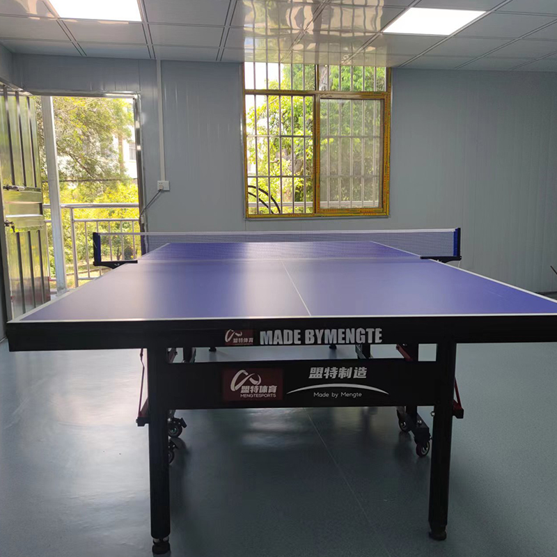 室内折叠移动乒乓球台-熊猫体育乒乓球台源头生产工厂